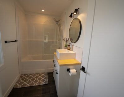Luxury bathroom with deep soaking tub and walk-in shower at Rockcliffe Getaway Oliver BC rental