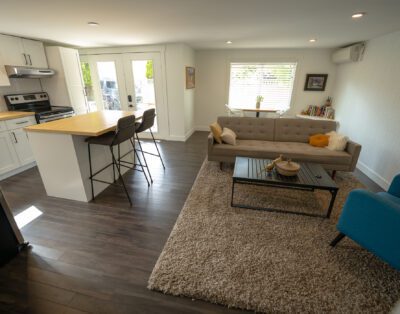 Cozy living room with curated book collection watch TV and soundproofed walls at Rockcliffe Getaway Oliver BC